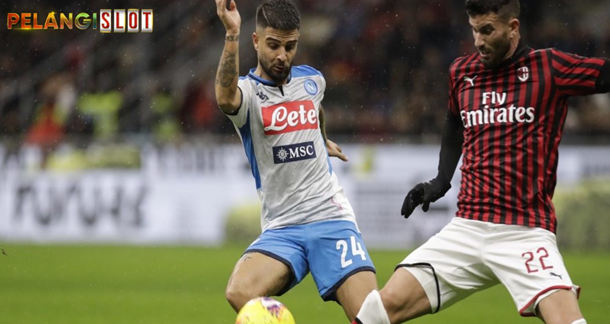 Duel antara AC Milan melawan Napoli