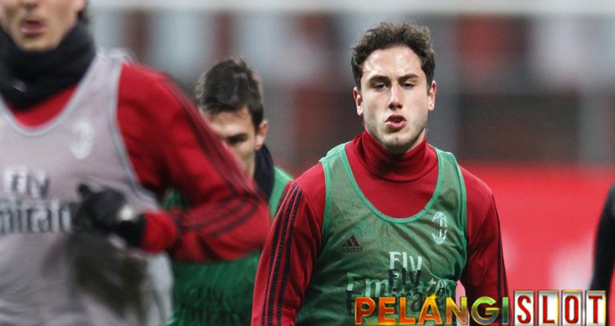 Bek muda AC Milan Davide Calabria