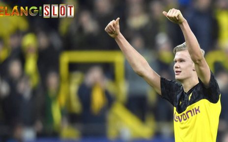 Penyerang muda Borussia Dortmund