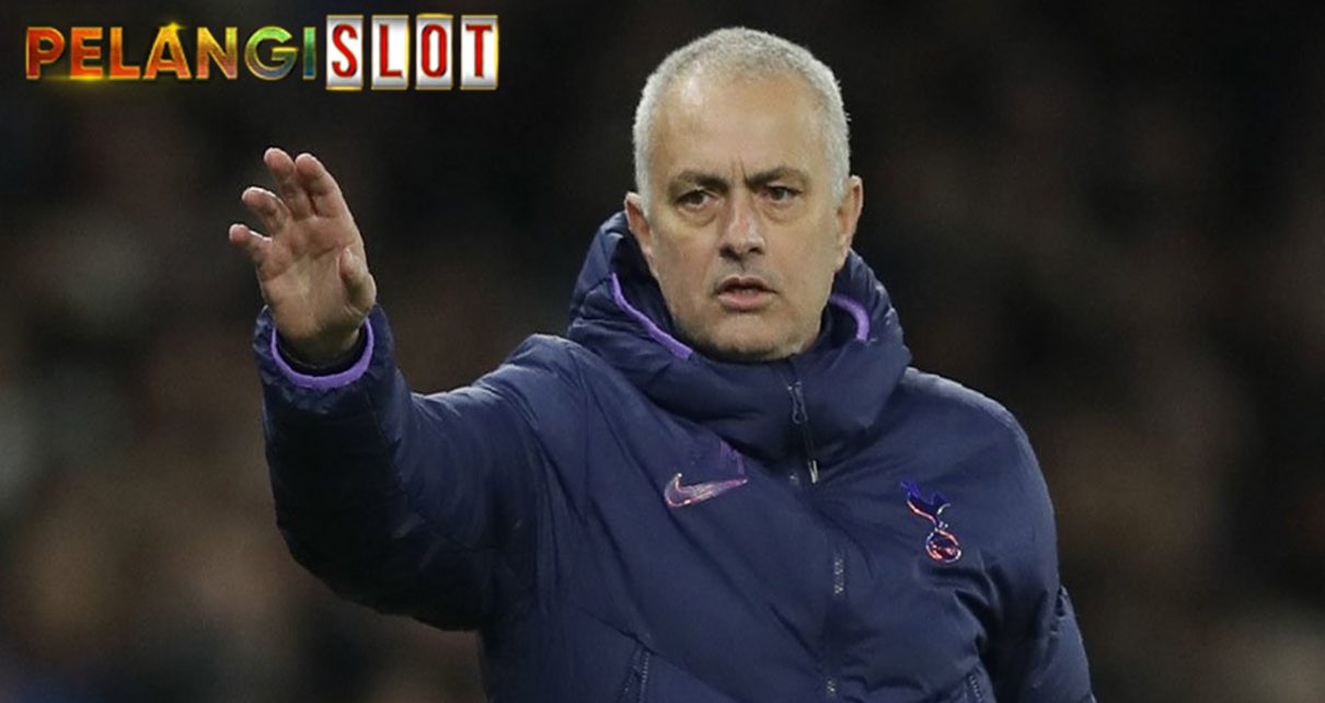 Manajer Tottenham Jose Mourinho