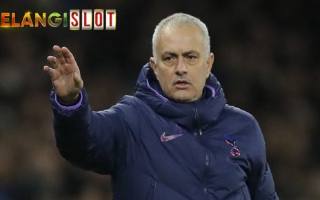 Manajer Tottenham Jose Mourinho
