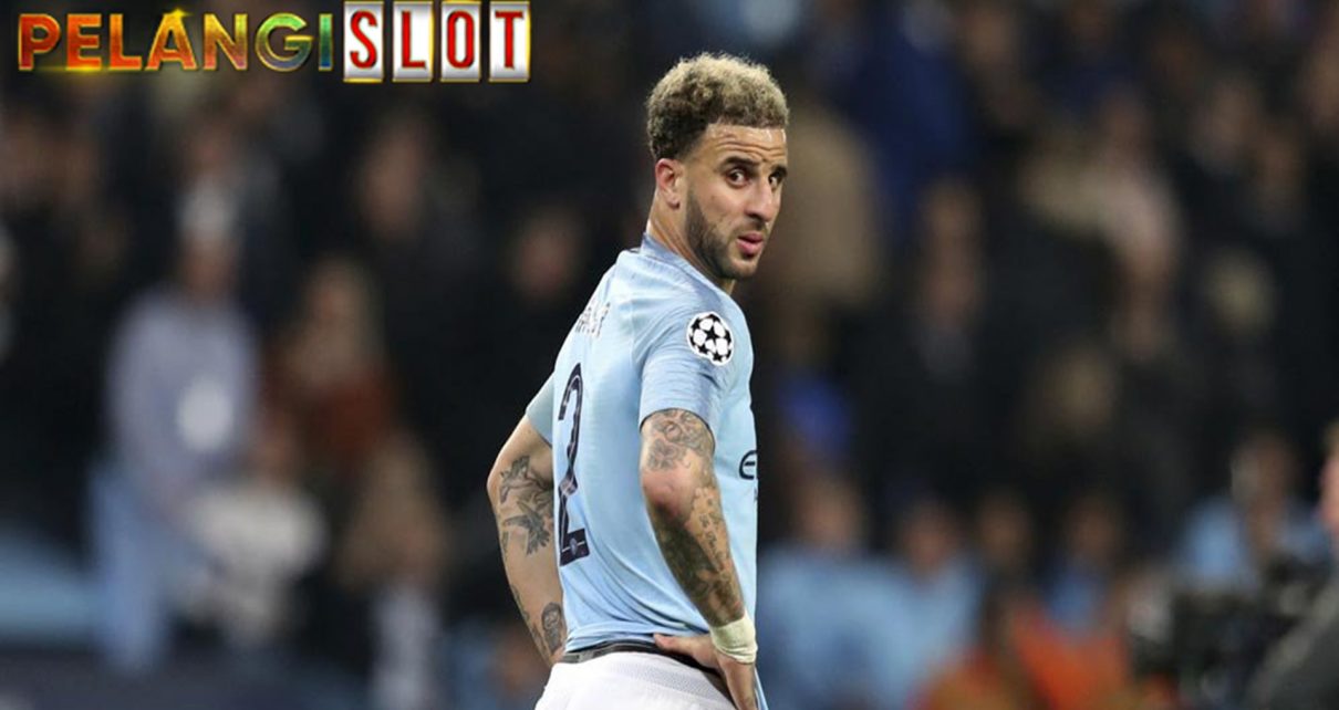 Pemain belakang Manchester City