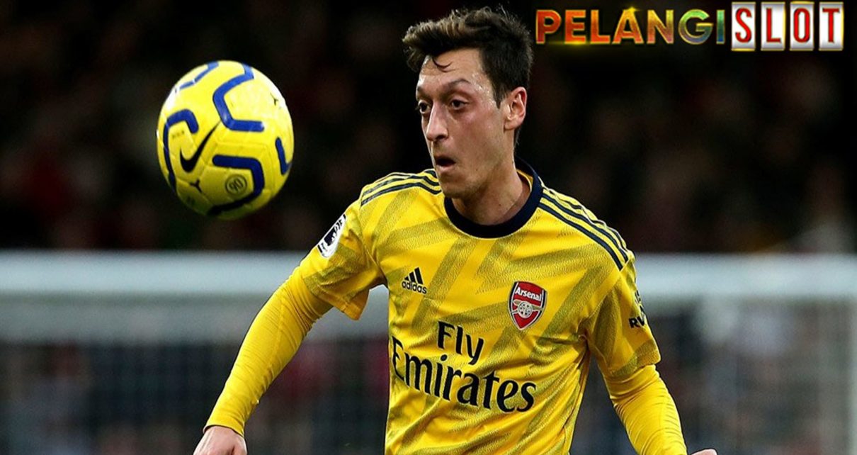 Agen Mesut Ozil