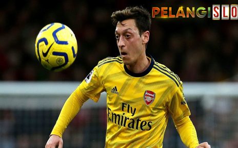 Agen Mesut Ozil