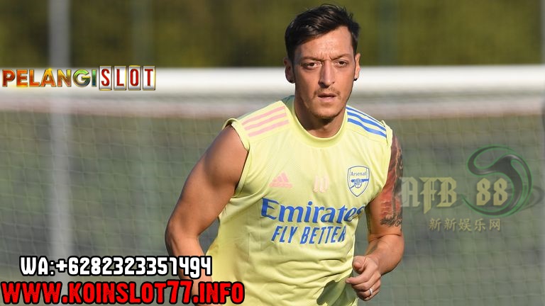 Oezil Dapat Pembelaan Dari Wenger Saat Hari Ulang Tahunnya