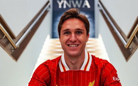 Girangnya Federico Chiesa Yang Akhirnya Dengar YNWA Secara Langsung di Markas Liverpool